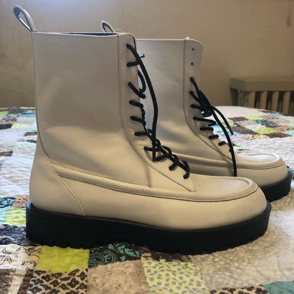 BNWOT white leather lace up ankle boots - Picture 5 of 5